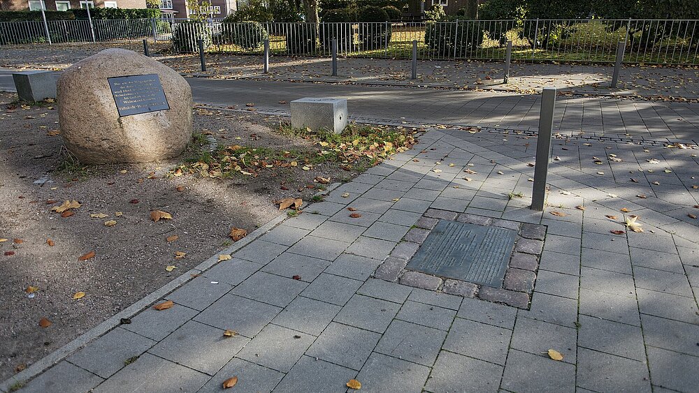 Gedenkstätten in Hamburg Gedenkstein für Widerstandskämpfer am Bezirksamt Billstedt Gedenkstätten in Hamburg Gedenkstein für Widerstandskämpfer am Bezirksamt Billstedt